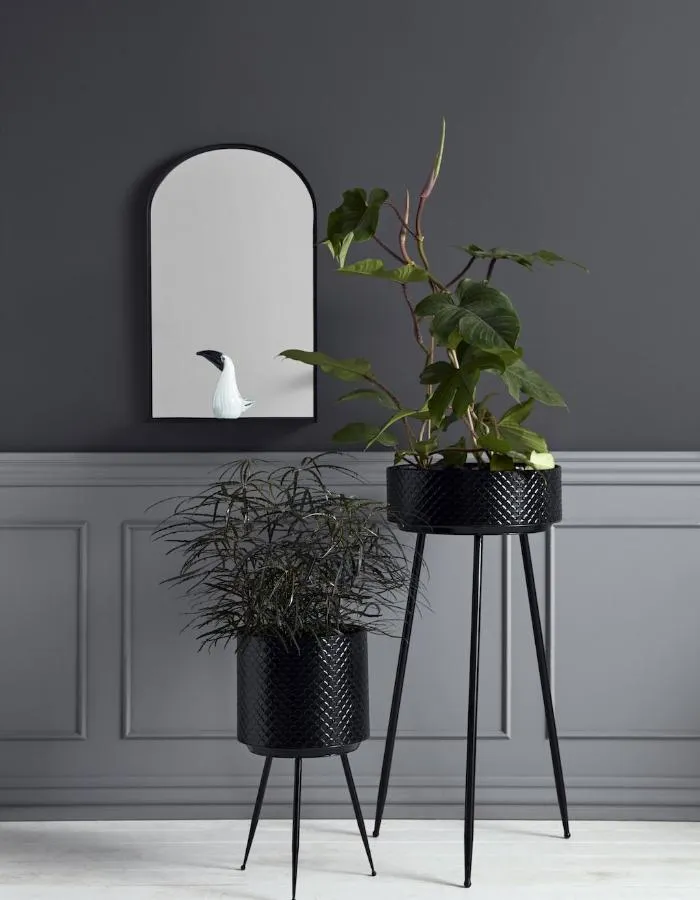 Black Scalloped Embossed Iron Planters