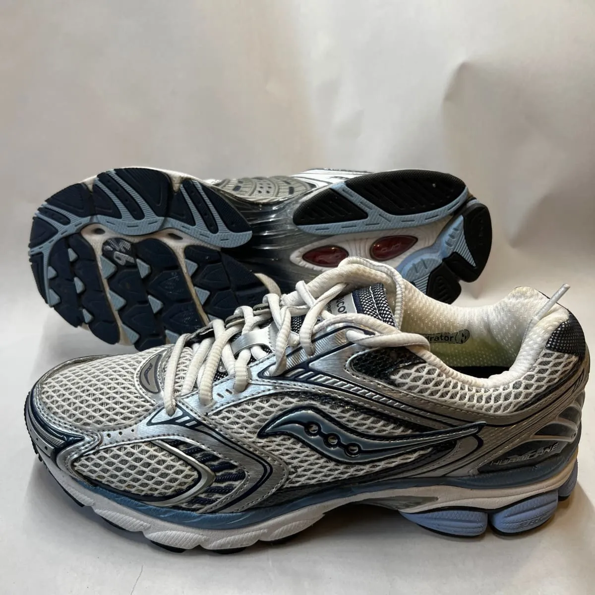 Women's Saucony ProGrid  Hurricane 11 White/Silver/BlueRunning Shoe Preowned